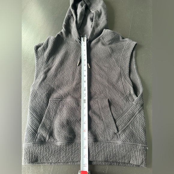 Black lululemon hooded vest - Picture 8 of 9